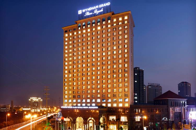 非凡管理 成绩斐然 黄地纲先生再获"中国酒店业杰出总经理"殊荣